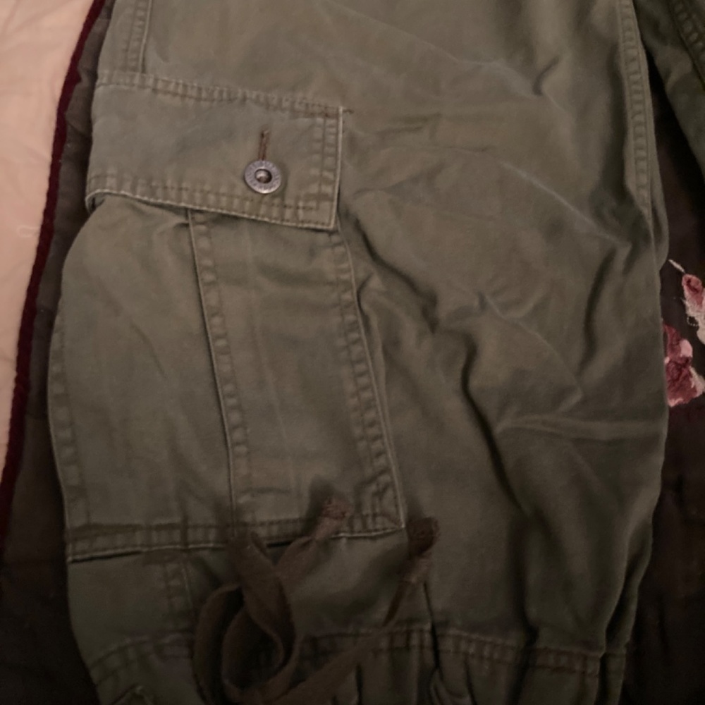 Levis  army, green, cargo capris - Picture 2 of 8
